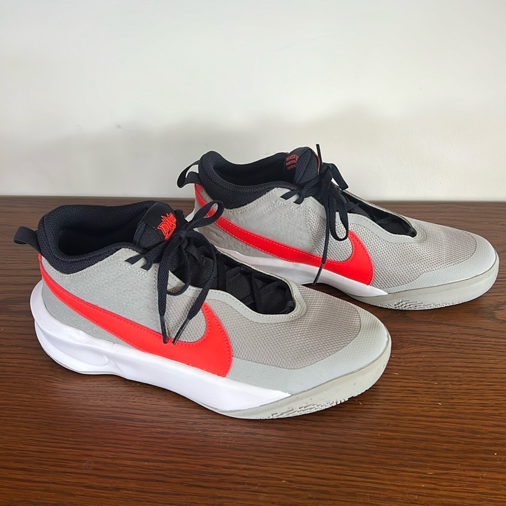 Nike Team Hustle DX-SU21 basketballl shoes, size 7